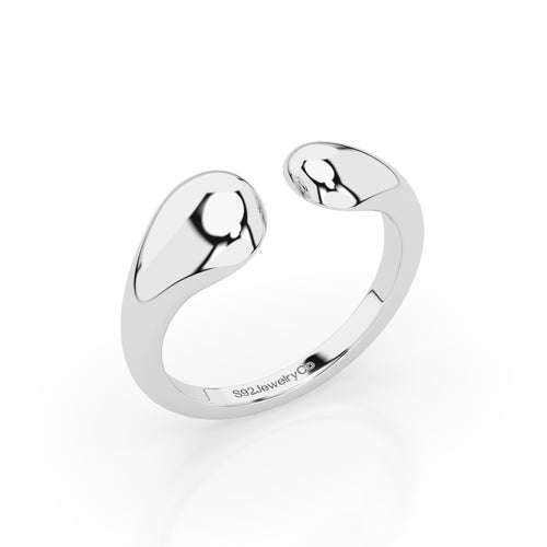 Close-up of the sculptural Chromed sterling silver ring by Statement92